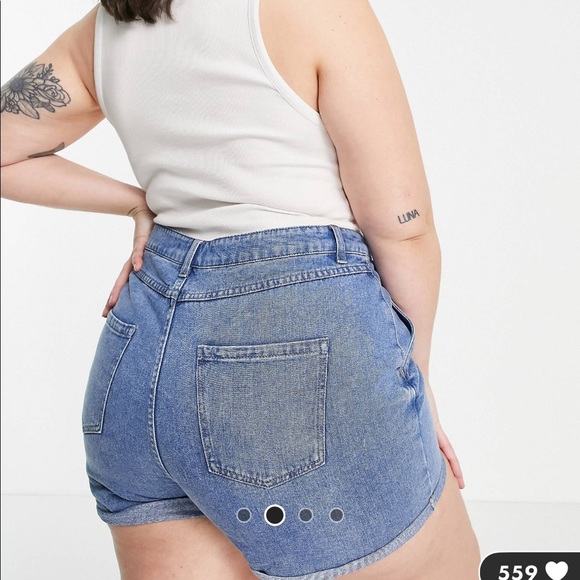 High wasted shorts with many buttons in mid wash UK 22 US 20 - Picture 2 of 2